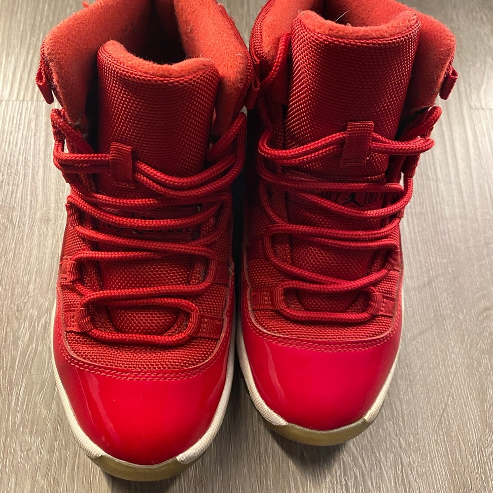 Jordan 11 XI Retro University Red Preschool Sneakers Size 2.5